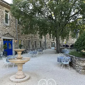 3* Hotel Logis Restaurant Le Domaine De L'eau Vive